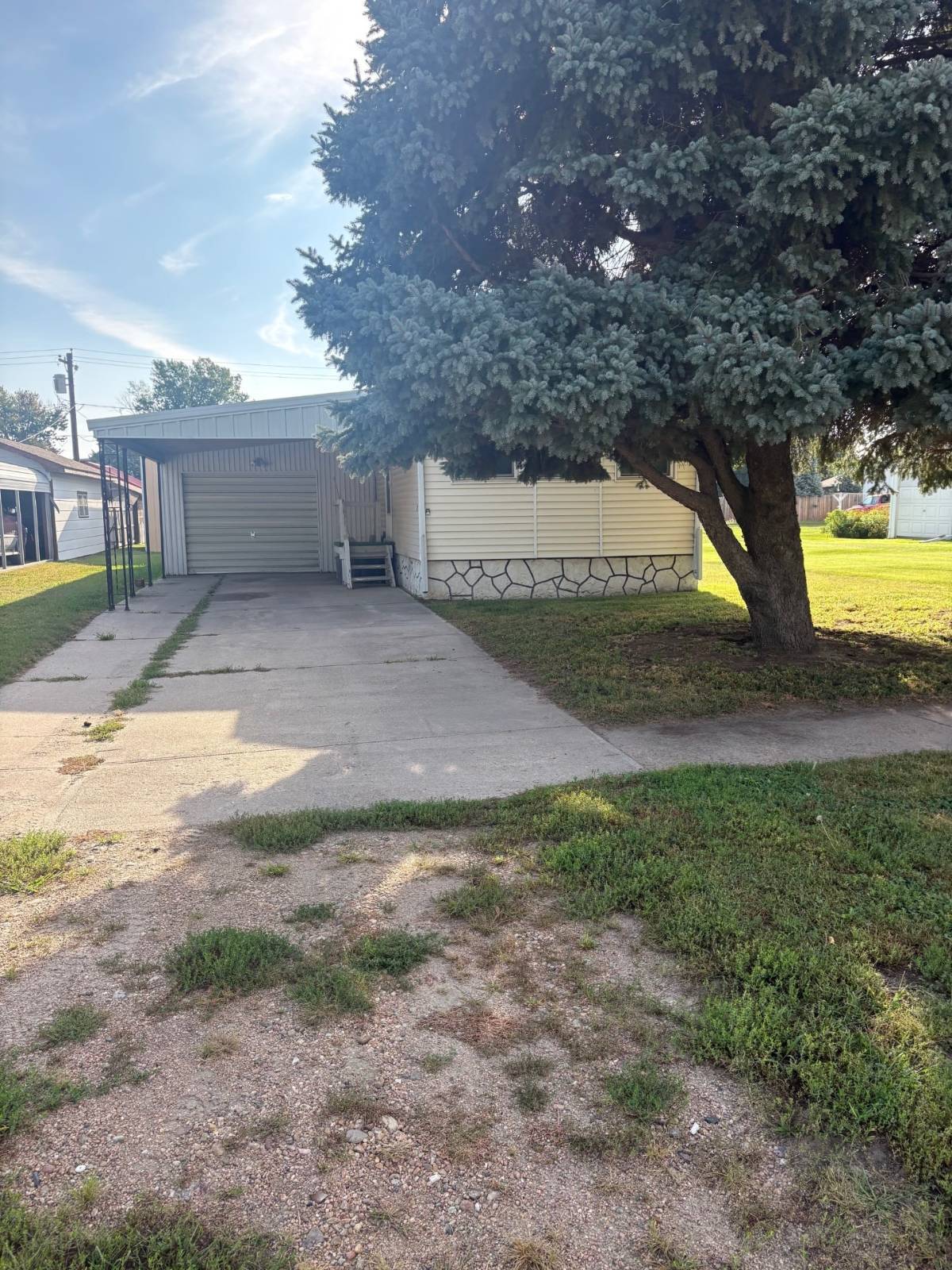 Photo 4 of 10 of manufactured home listing at 130 S 11th Avenue, Burwell, NE 68823