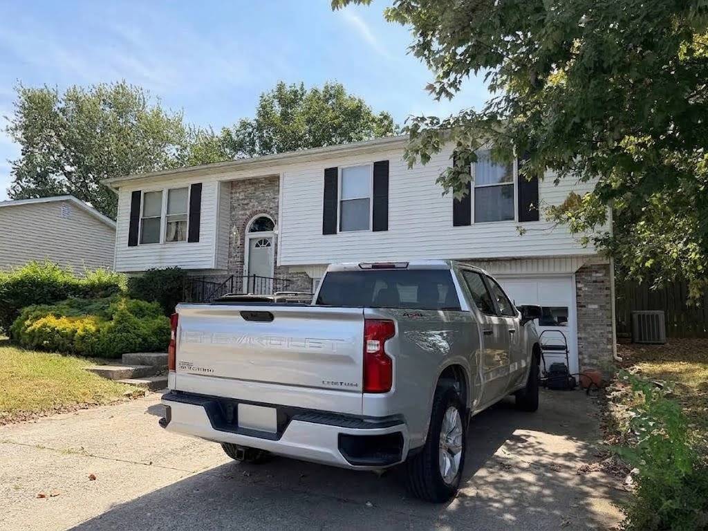 1611 HIGHVIEW CIR