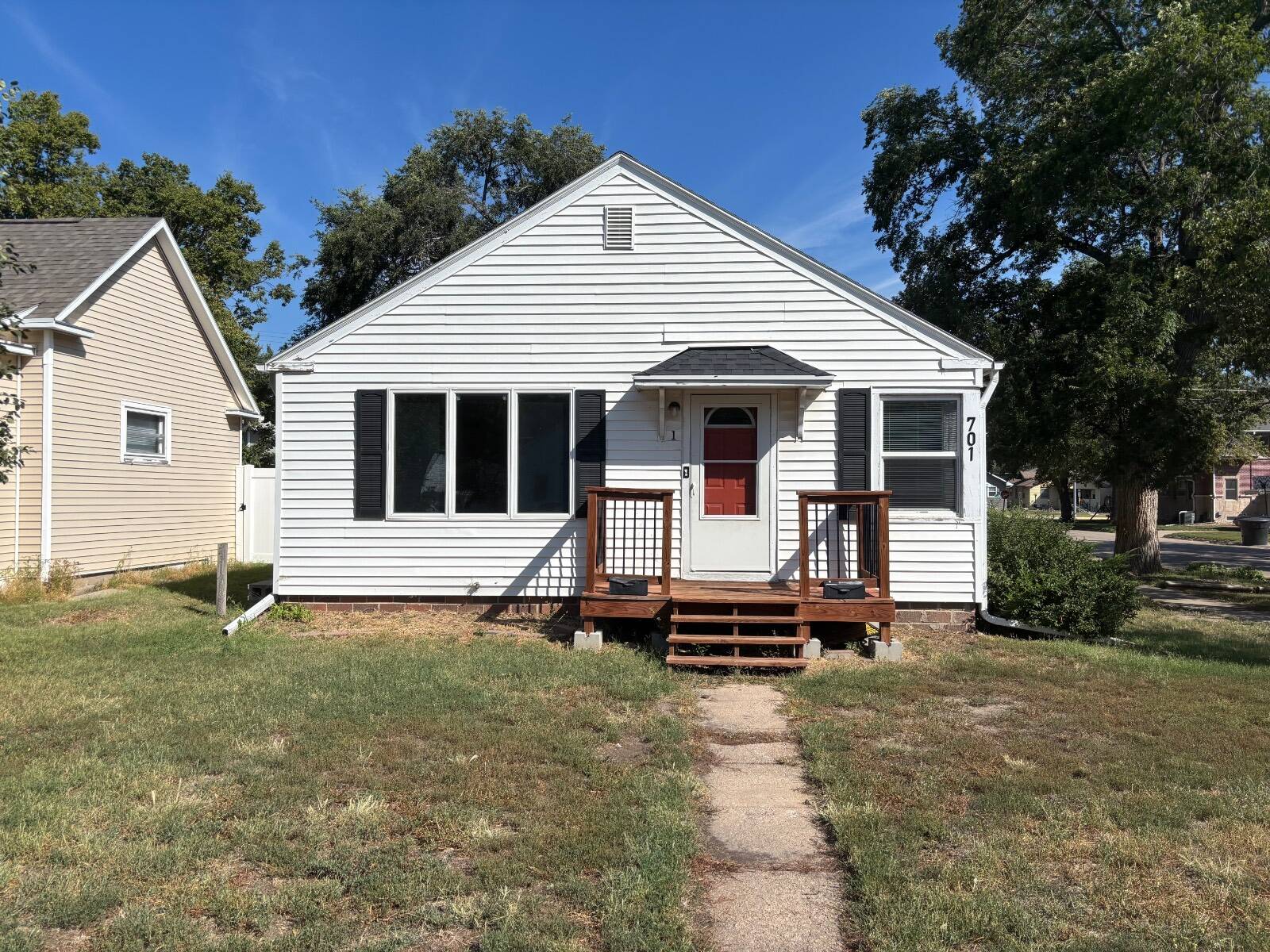 Photo 1 of 28 of home listing at 701 W 24th St, Kearney, NE 68845