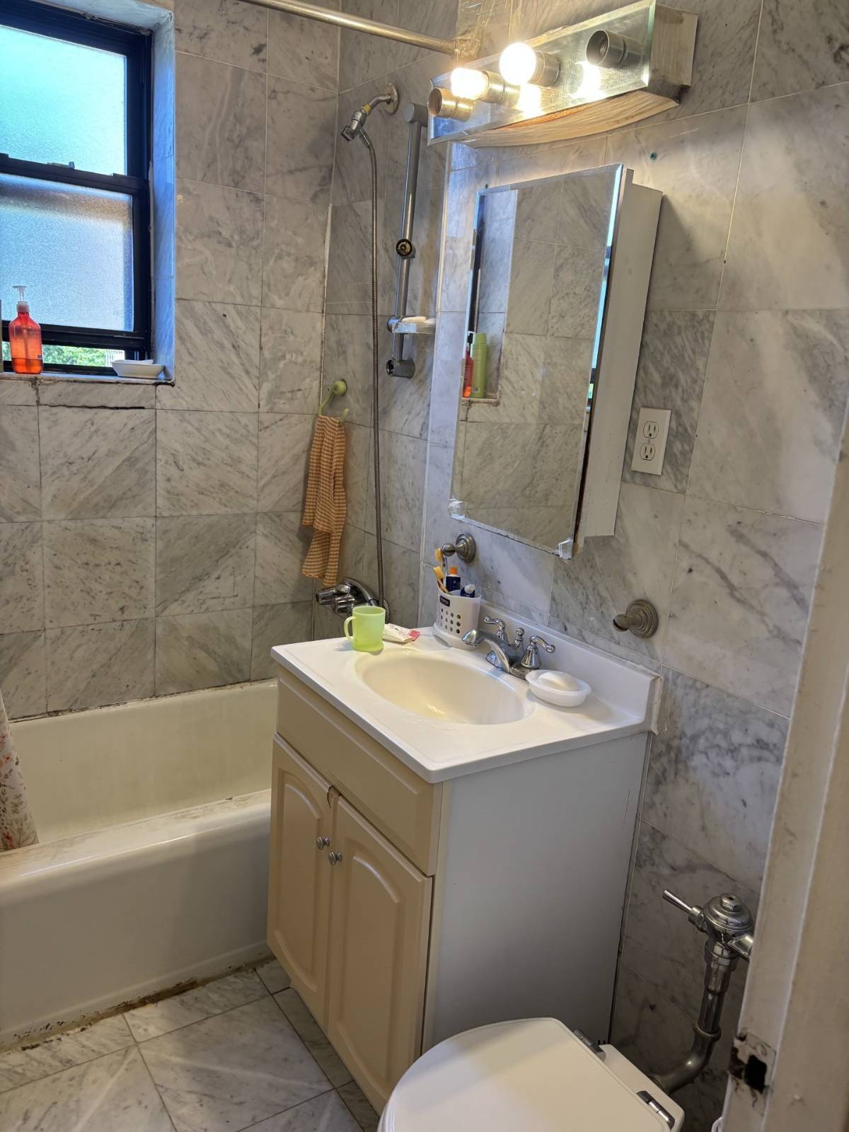 224-24 union tpke, #4B