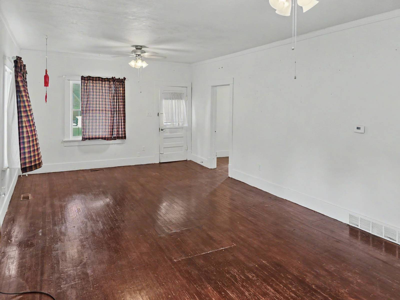 Photo 11 of 26 of home listing at 301 W 3rd St, Oshkosh, NE 69154