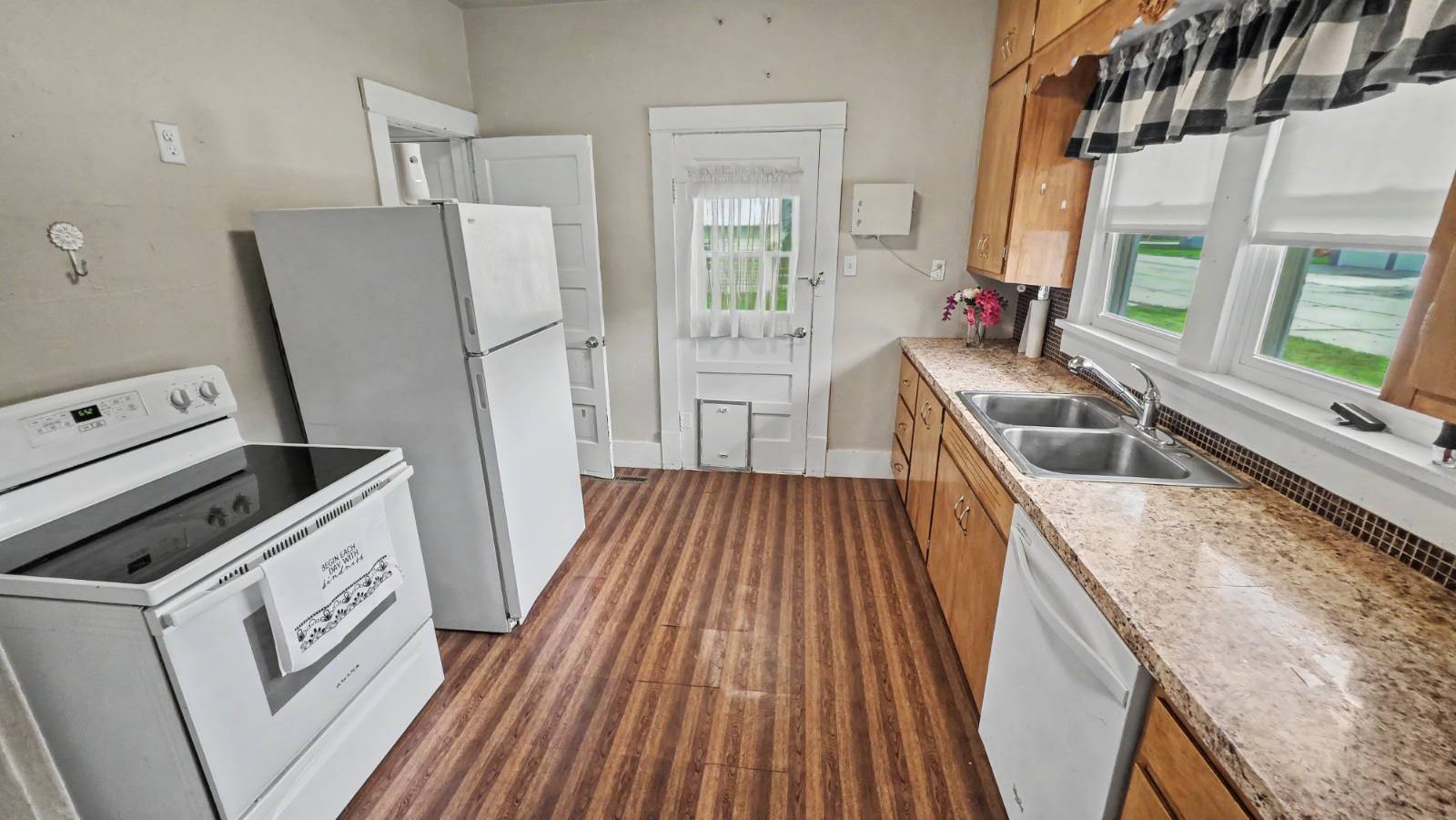 Photo 12 of 26 of home listing at 301 W 3rd St, Oshkosh, NE 69154
