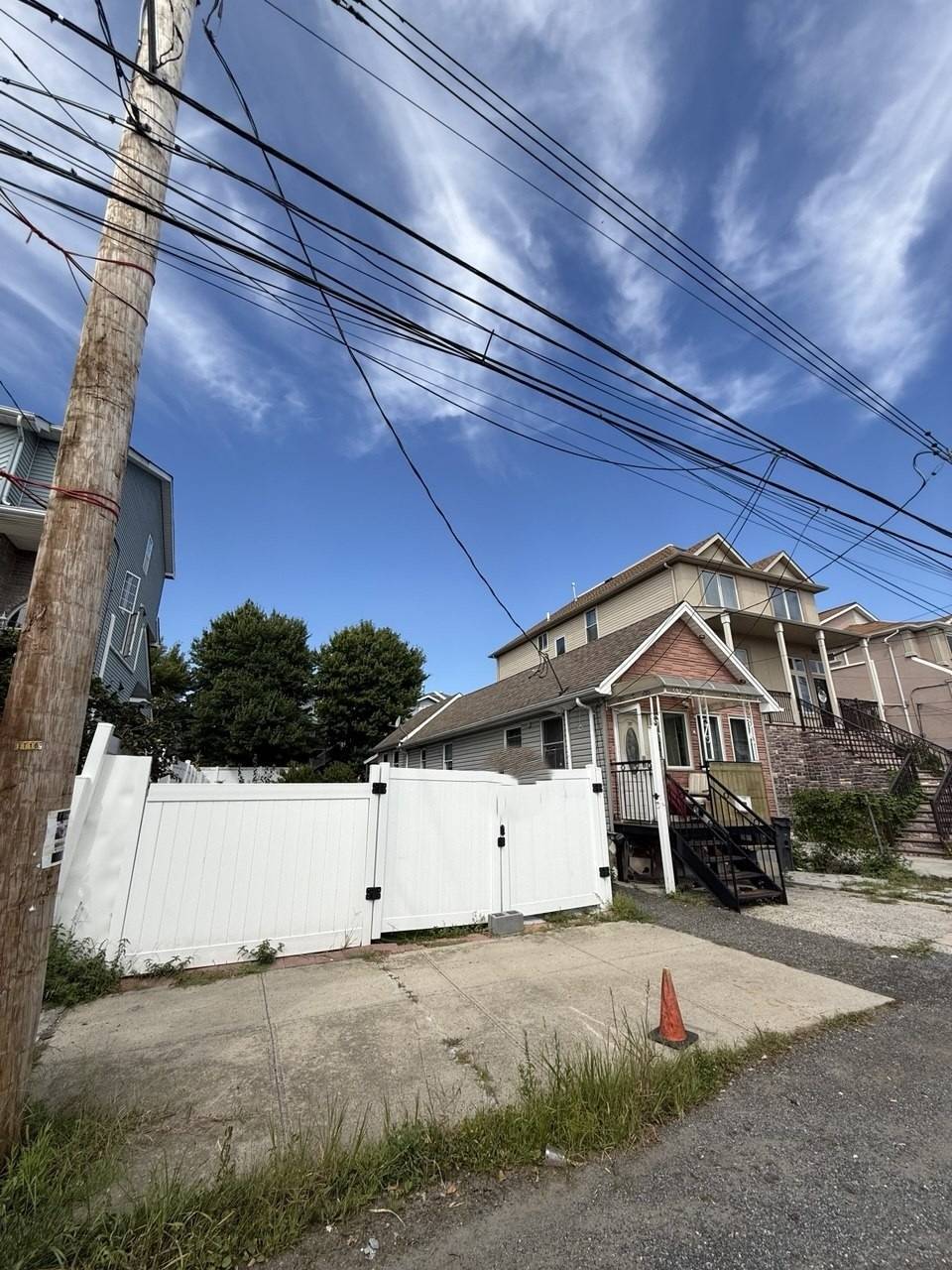 127 Grimsby St