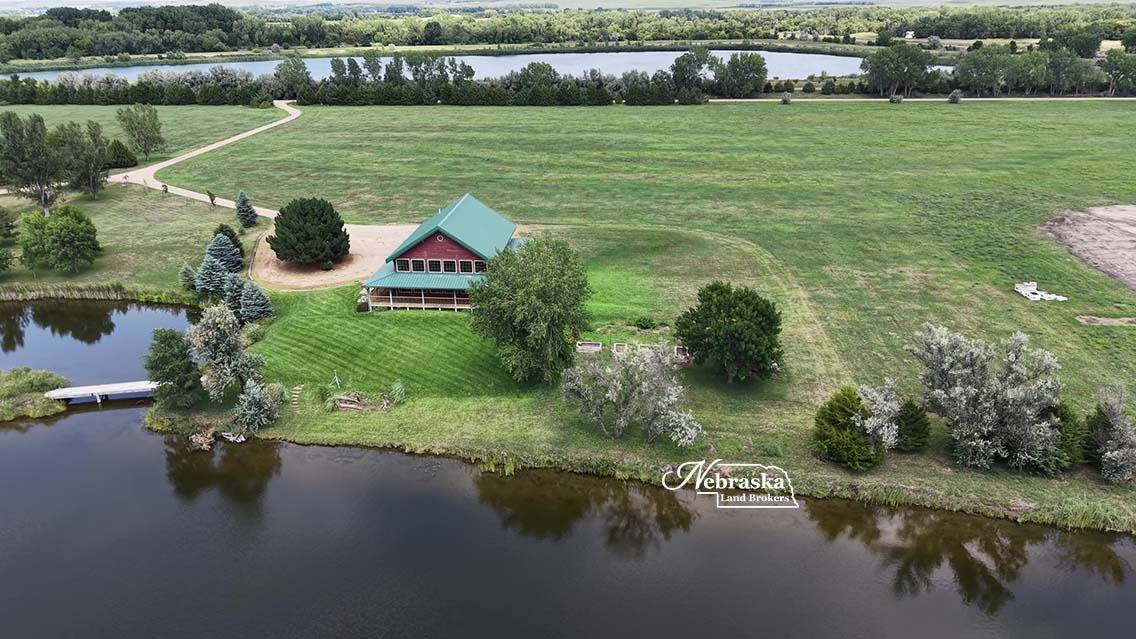 Photo 8 of 60 of home listing at 6874 East North Shore Drive, North Platte, NE 69101
