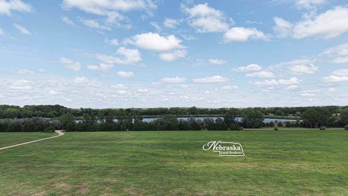 Photo 22 of 60 of home listing at 6874 East North Shore Drive, North Platte, NE 69101