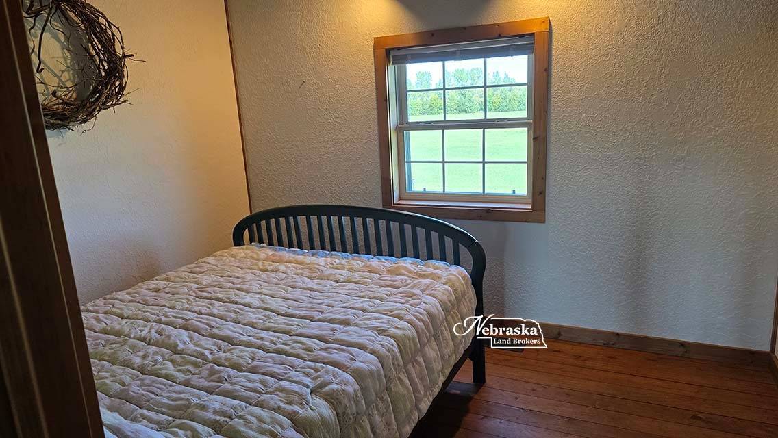 Photo 31 of 60 of home listing at 6874 East North Shore Drive, North Platte, NE 69101