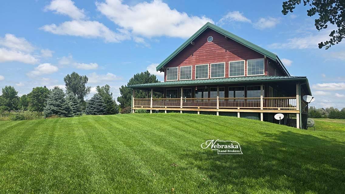Photo 45 of 60 of home listing at 6874 East North Shore Drive, North Platte, NE 69101