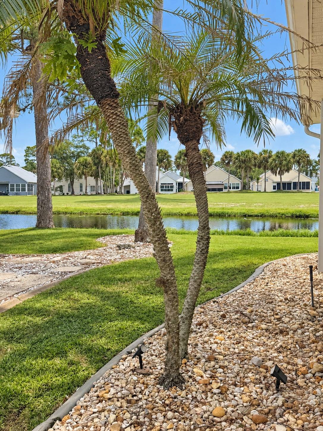 519 Twin Lakes Dr, Titusville, FL 32780