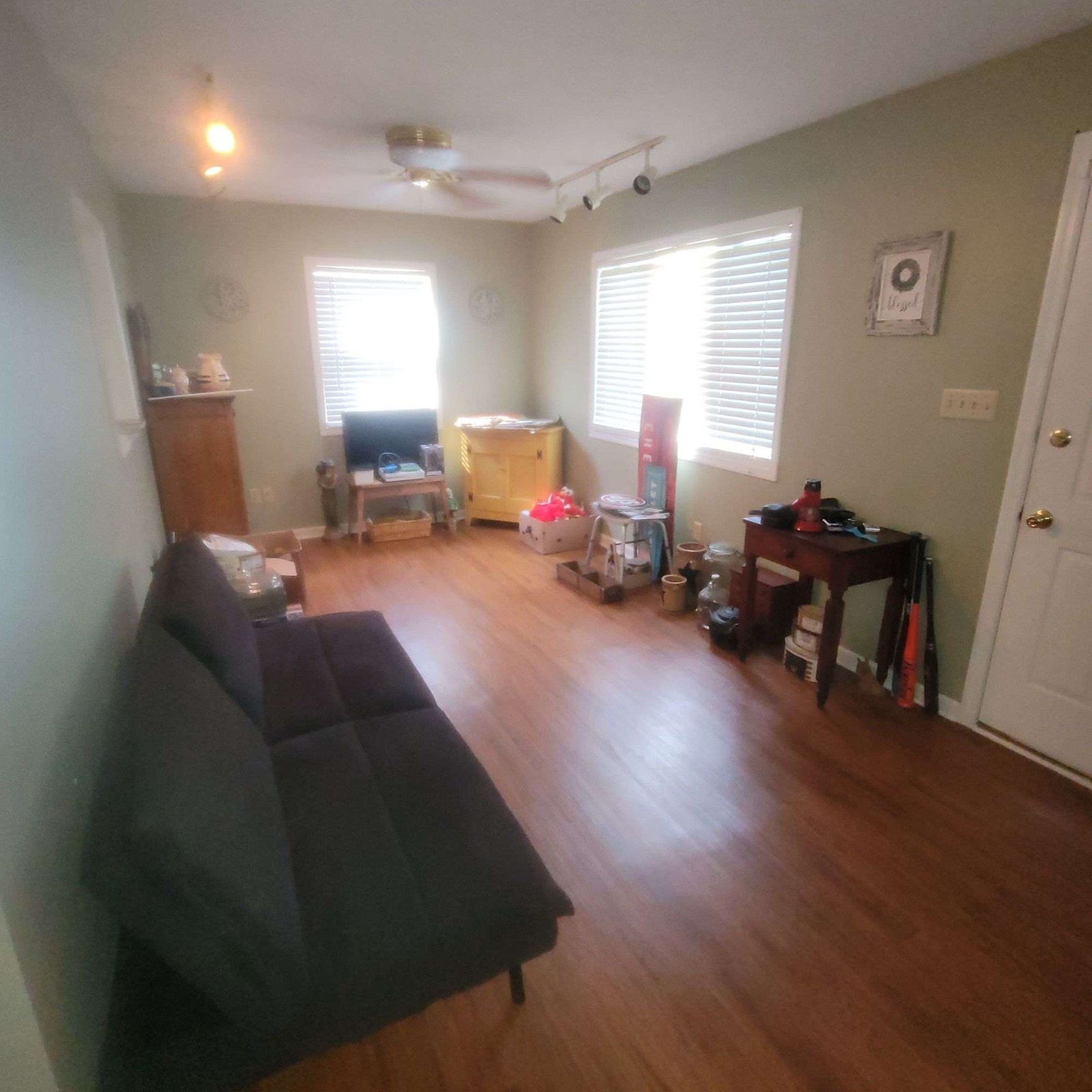 121 Nichols St