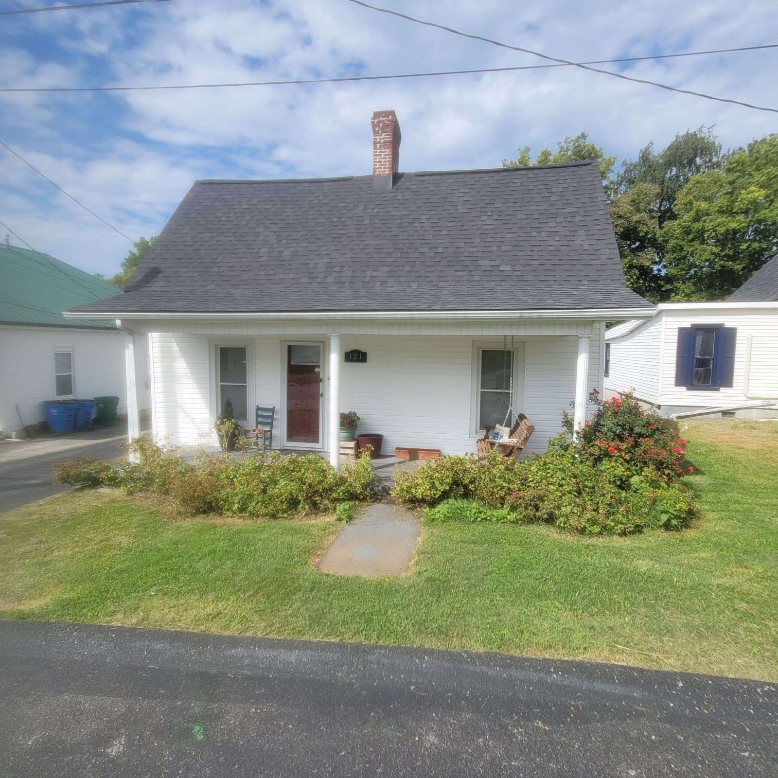 121 Nichols St