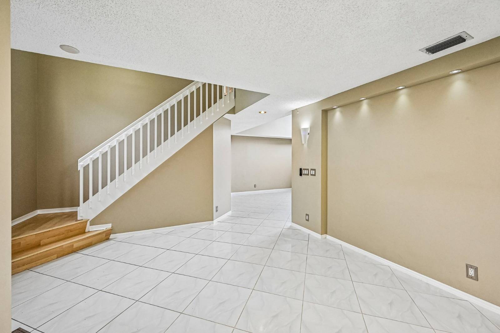 6520 NW 41st Ter, Coconut Creek, FL 33073