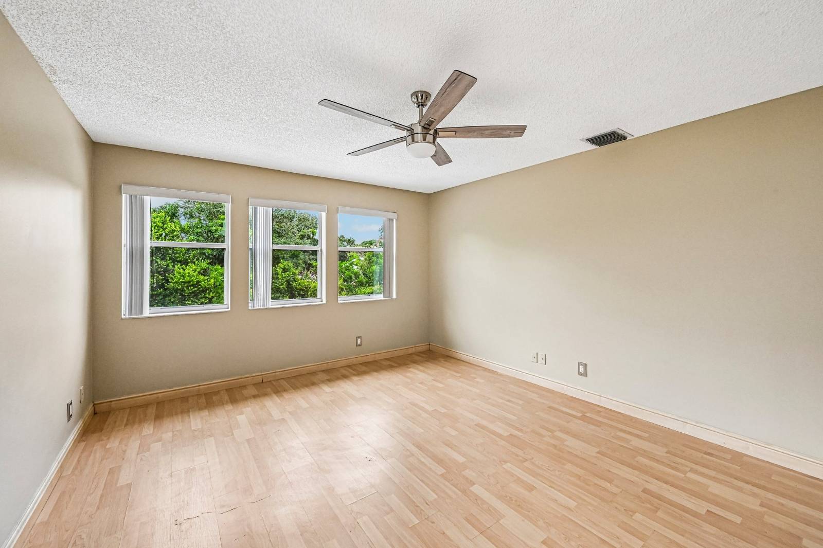 6520 NW 41st Ter, Coconut Creek, FL 33073