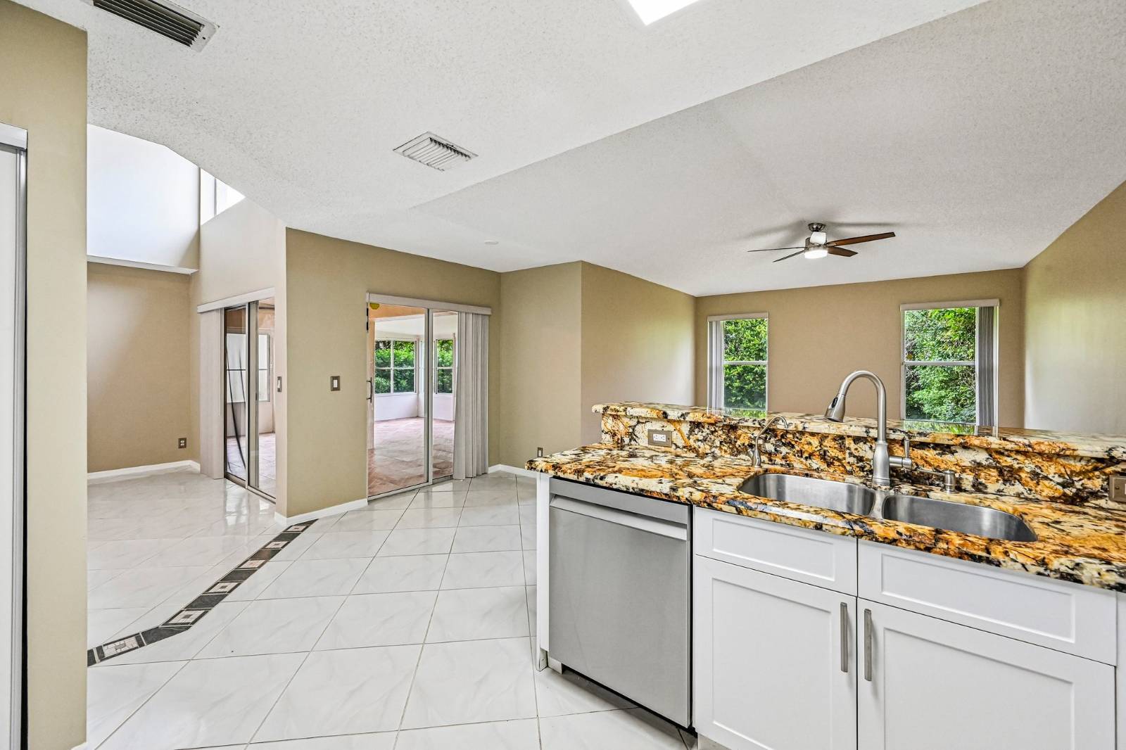 6520 NW 41st Ter, Coconut Creek, FL 33073