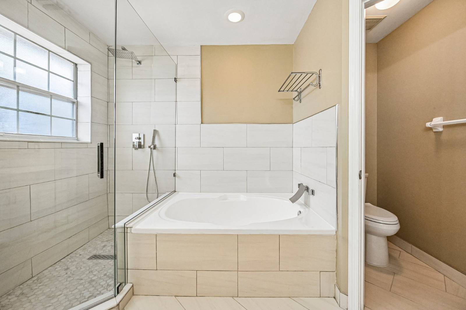 6520 NW 41st Ter, Coconut Creek, FL 33073
