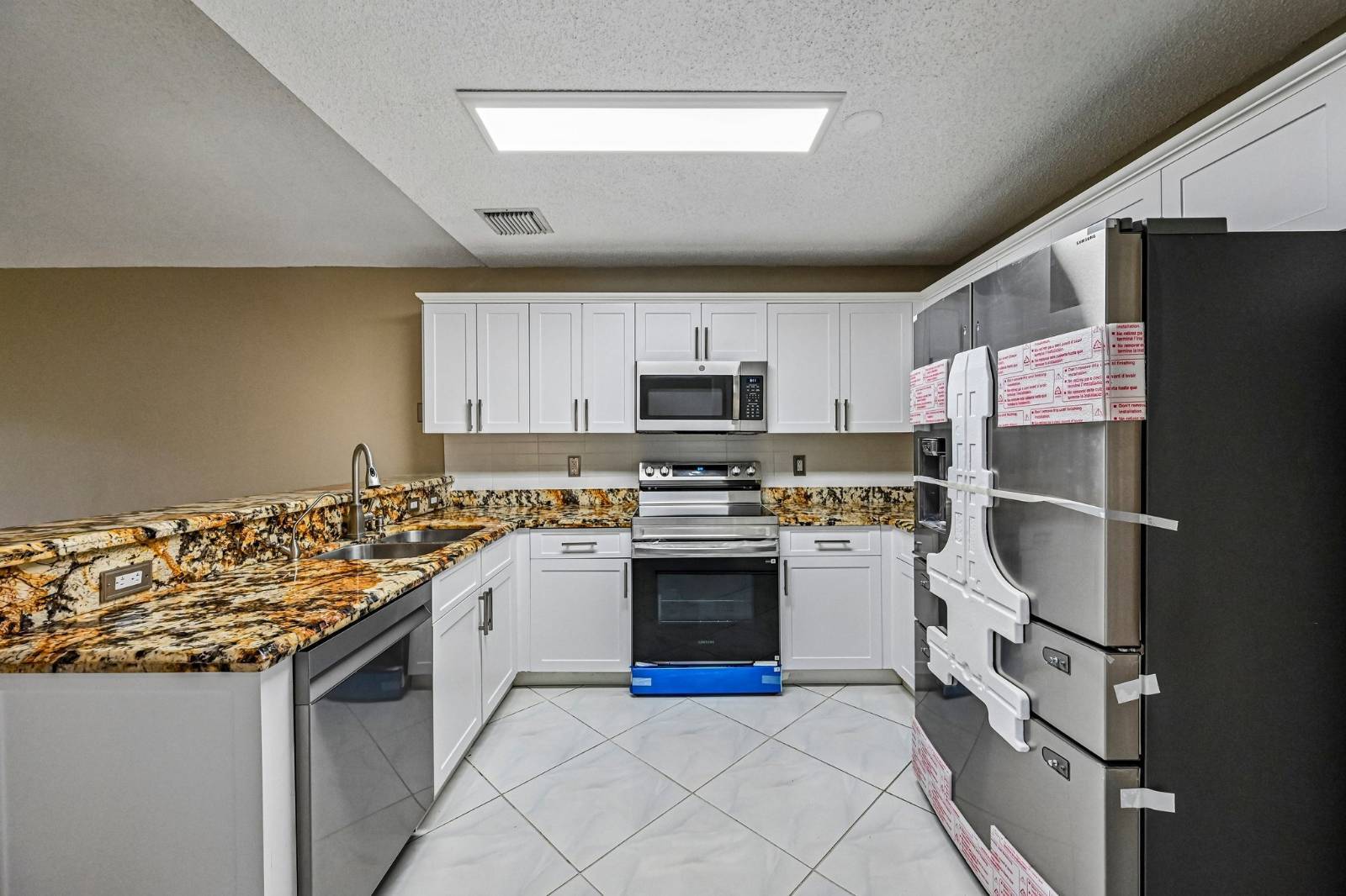 6520 NW 41st Ter, Coconut Creek, FL 33073