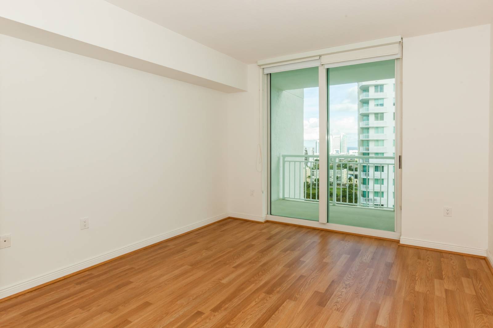 1745 E Hallandale Beach Blvd, Hallandale, FL 33009