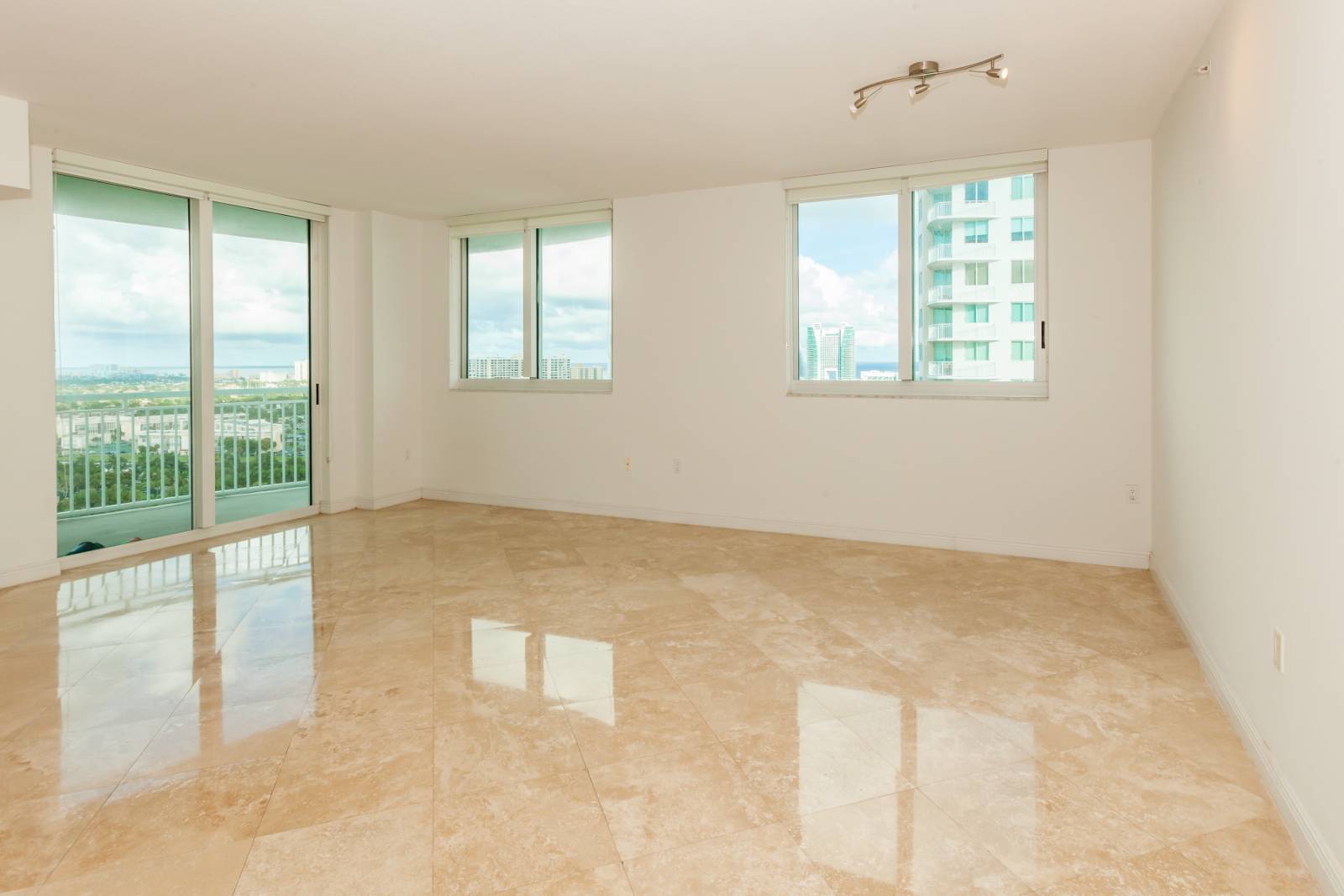 1745 E Hallandale Beach Blvd, Hallandale, FL 33009