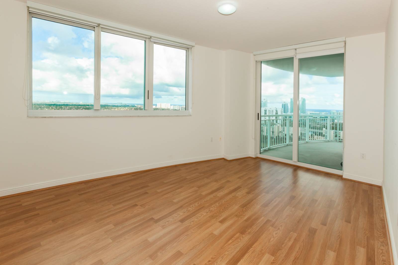1745 E Hallandale Beach Blvd, Hallandale, FL 33009