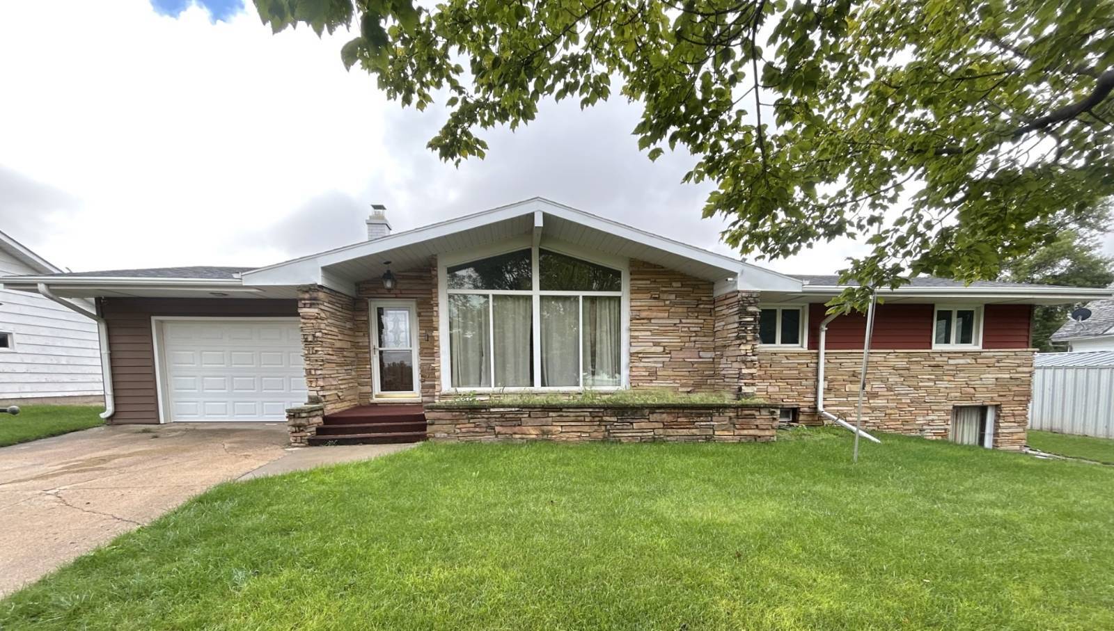 Photo 1 of 19 of home listing at 403 Beech St, Elgin, NE 68636