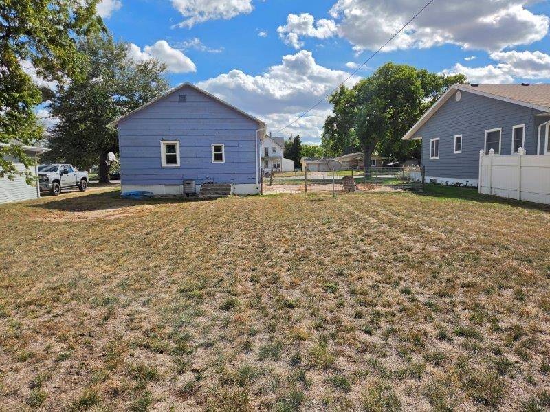 Photo 8 of 16 of home listing at 230 East 5th Street, Imperial, NE 69033