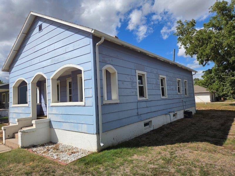 Photo 4 of 16 of home listing at 230 East 5th Street, Imperial, NE 69033