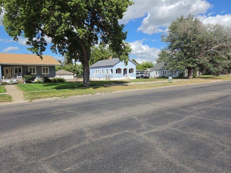 Photo 5 of 16 of home listing at 230 East 5th Street, Imperial, NE 69033