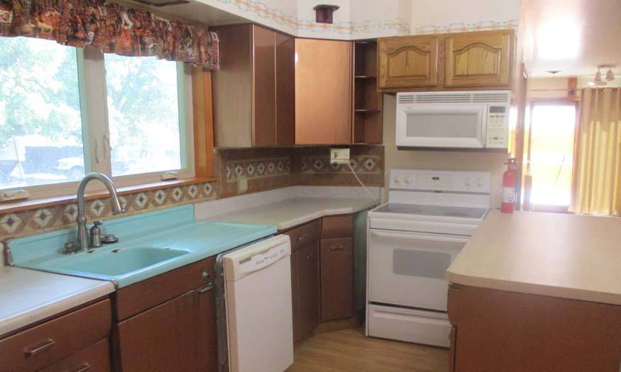 Photo 9 of 16 of home listing at 721 N Oak, Gordon, NE 69343