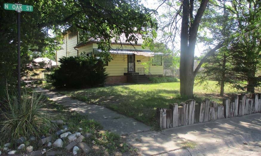Photo 2 of 16 of home listing at 721 N Oak, Gordon, NE 69343