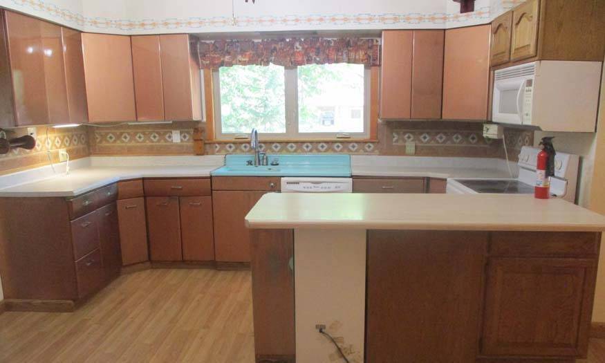 Photo 8 of 16 of home listing at 721 N Oak, Gordon, NE 69343