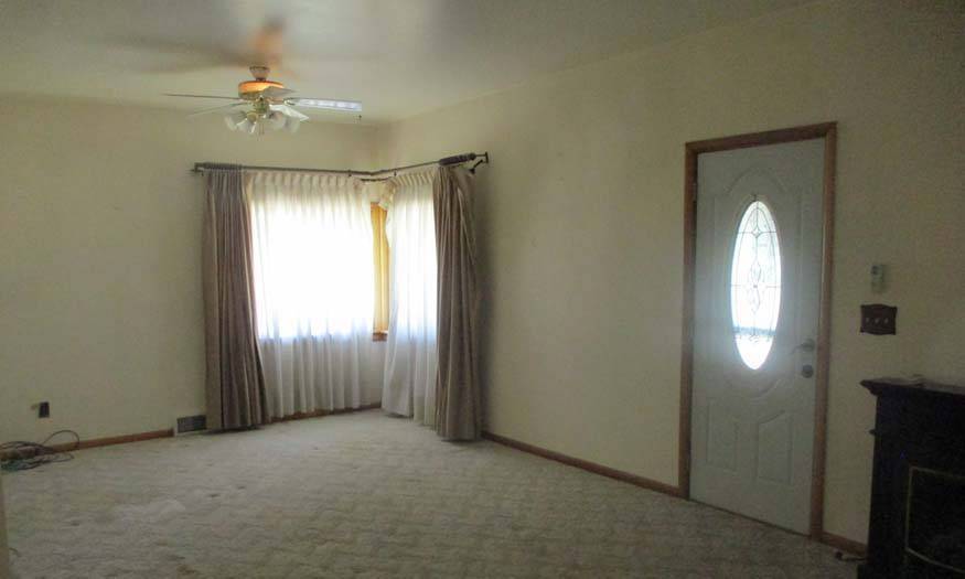 Photo 6 of 16 of home listing at 721 N Oak, Gordon, NE 69343