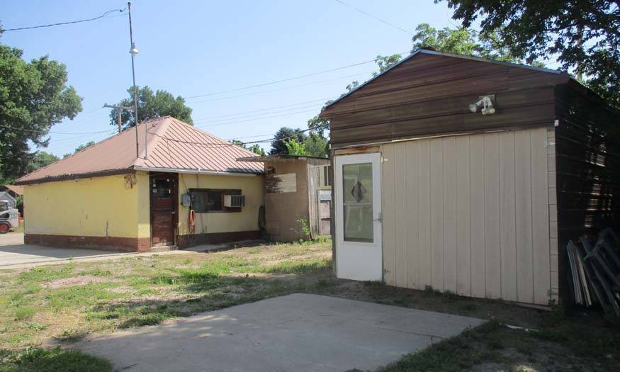 Photo 5 of 16 of home listing at 721 N Oak, Gordon, NE 69343