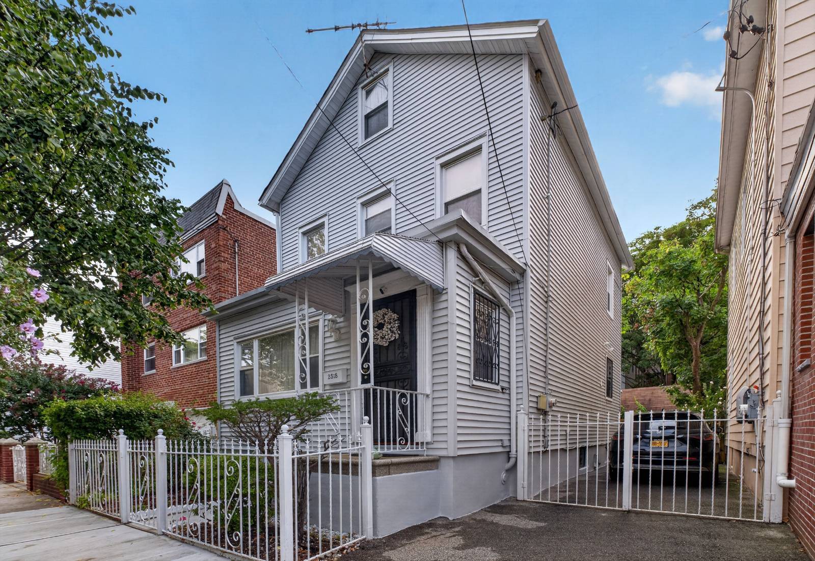 25-18 Glebe Ave