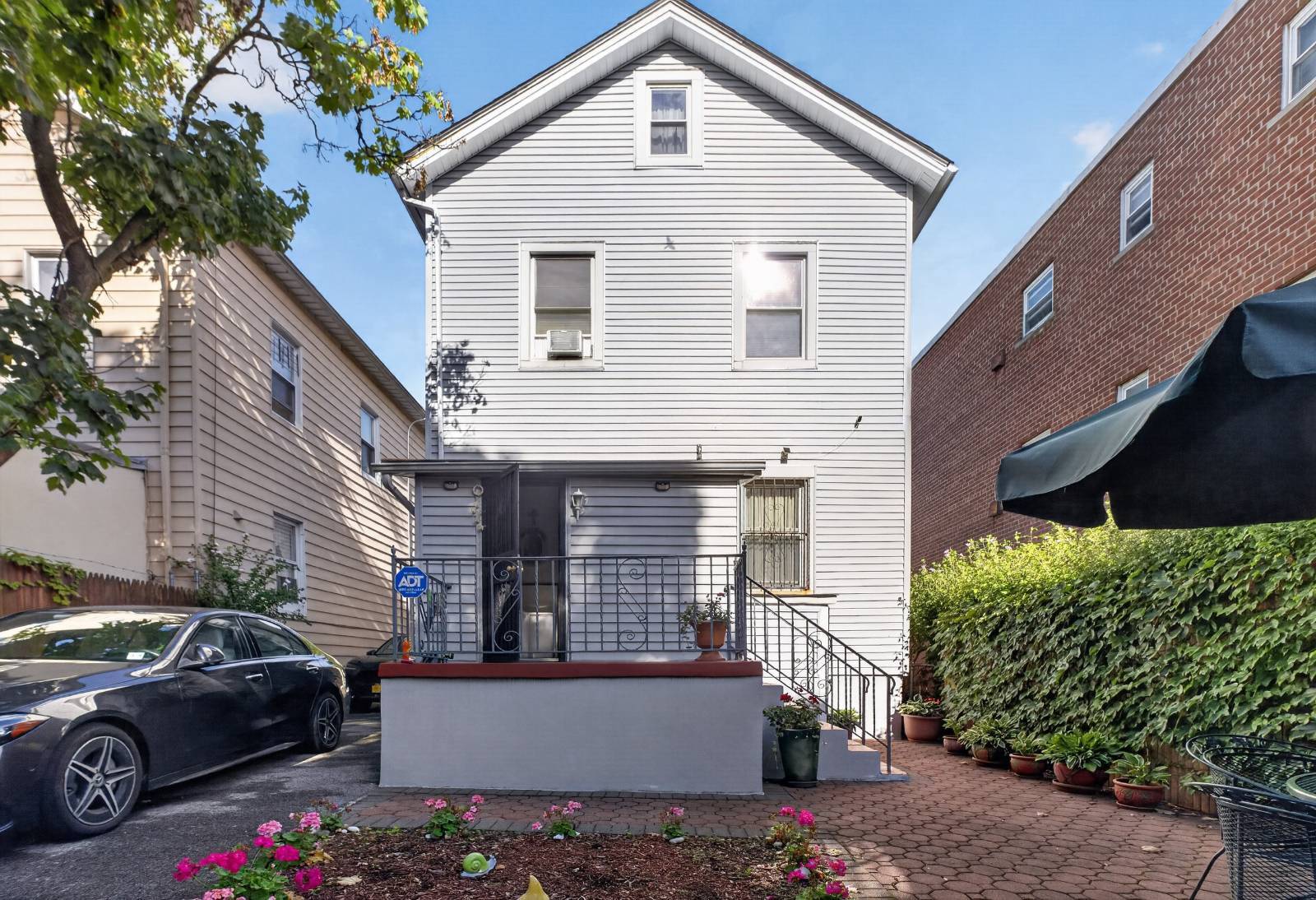25-18 Glebe Ave