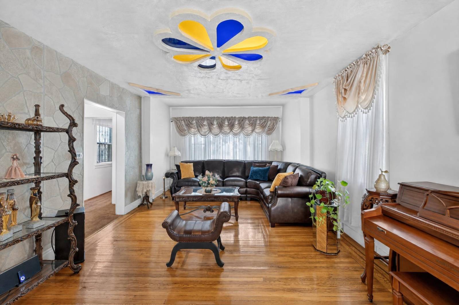 25-18 Glebe Ave