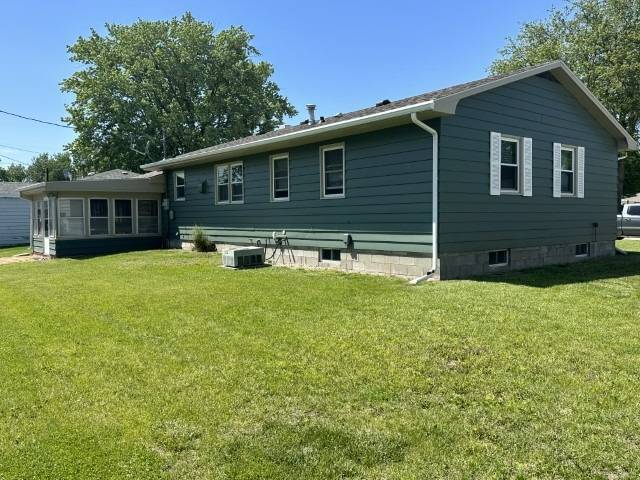 Photo 3 of 27 of home listing at 213 E Davis Street, O'neill, NE 68763