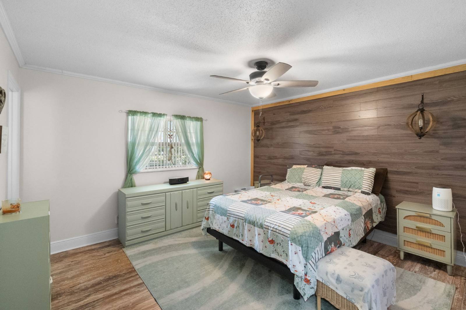 107 Peggy Ln, Crescent City, FL 32112