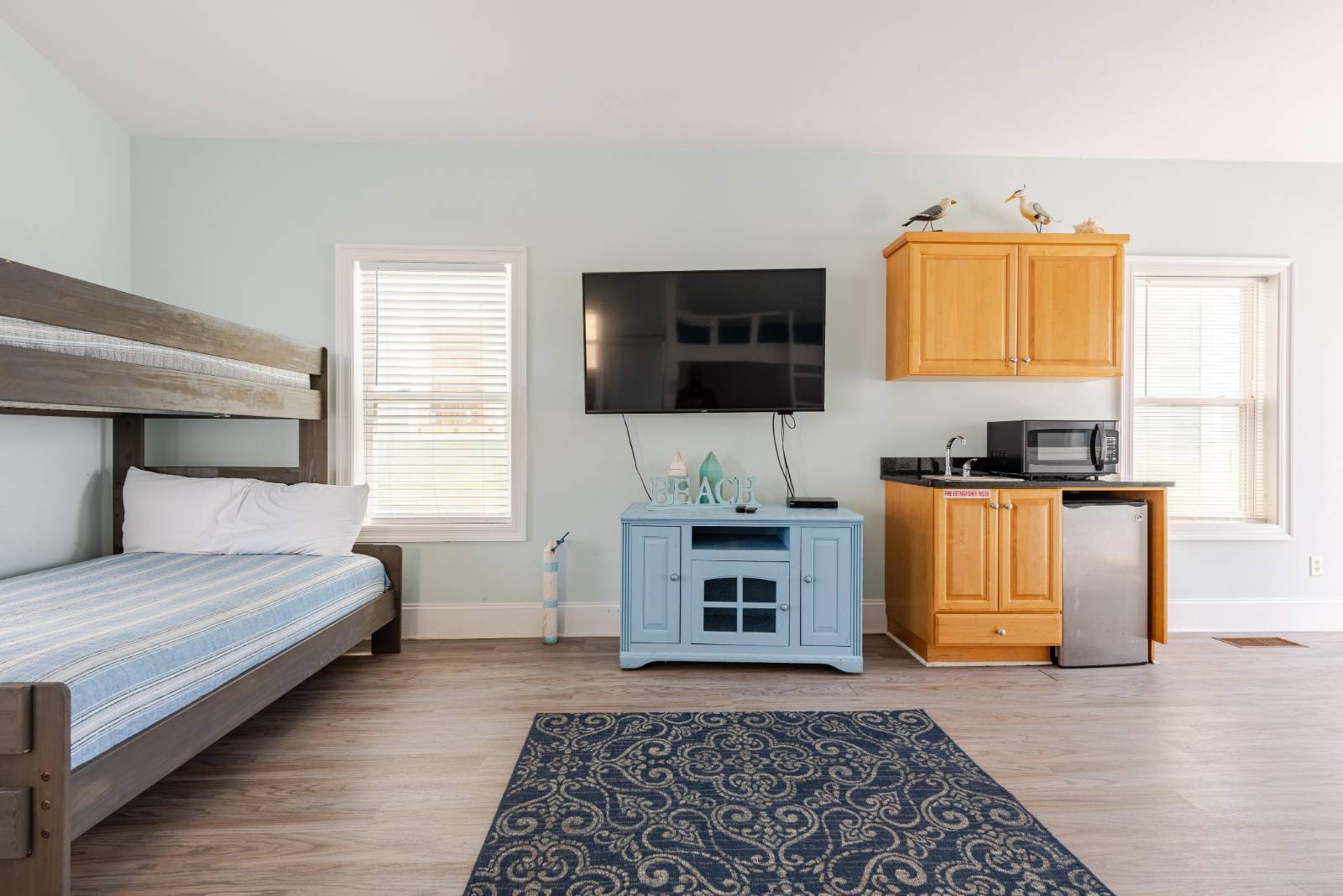 7418 Thomas Dr, Panama City Beach, FL 32408