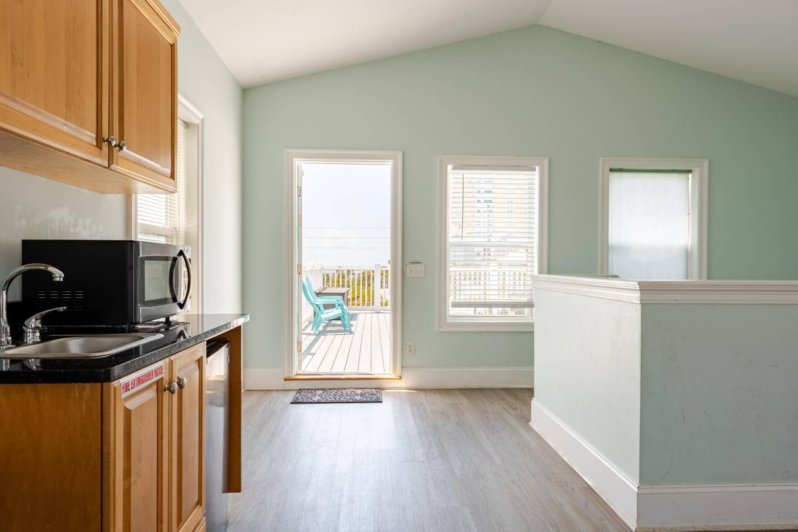 7418 Thomas Dr, Panama City Beach, FL 32408
