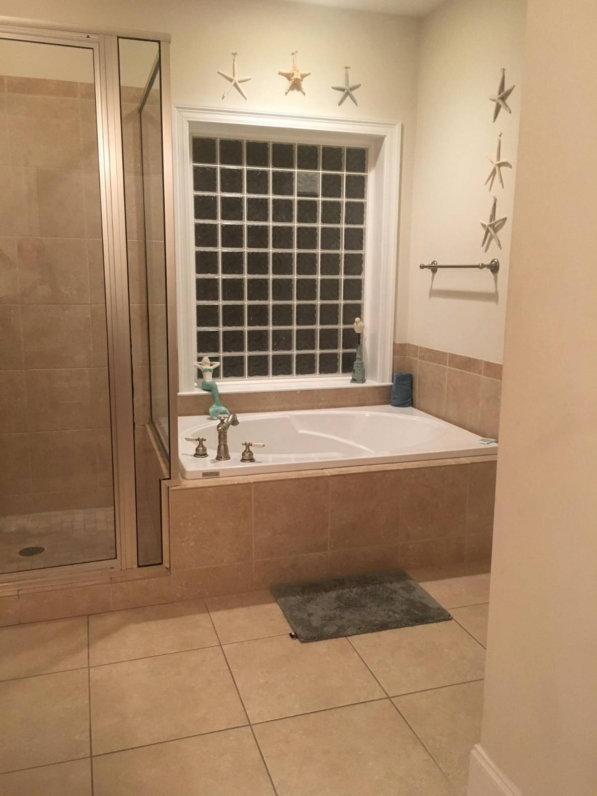 7418 Thomas Dr, Panama City Beach, FL 32408