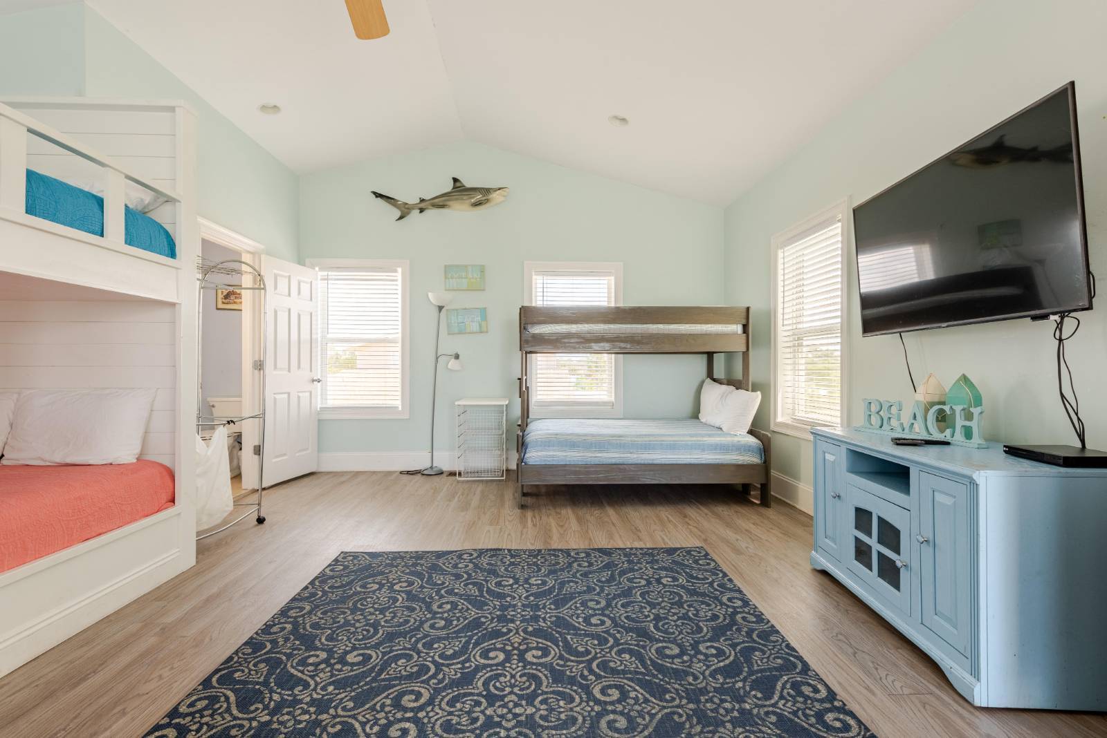 7418 Thomas Dr, Panama City Beach, FL 32408