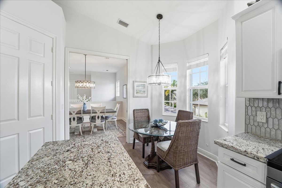 7842 Hawthorne Dr, #1703, Naples, FL 34113
