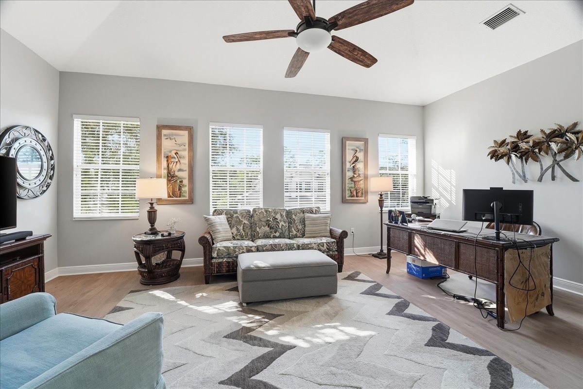 7842 Hawthorne Dr, #1703, Naples, FL 34113