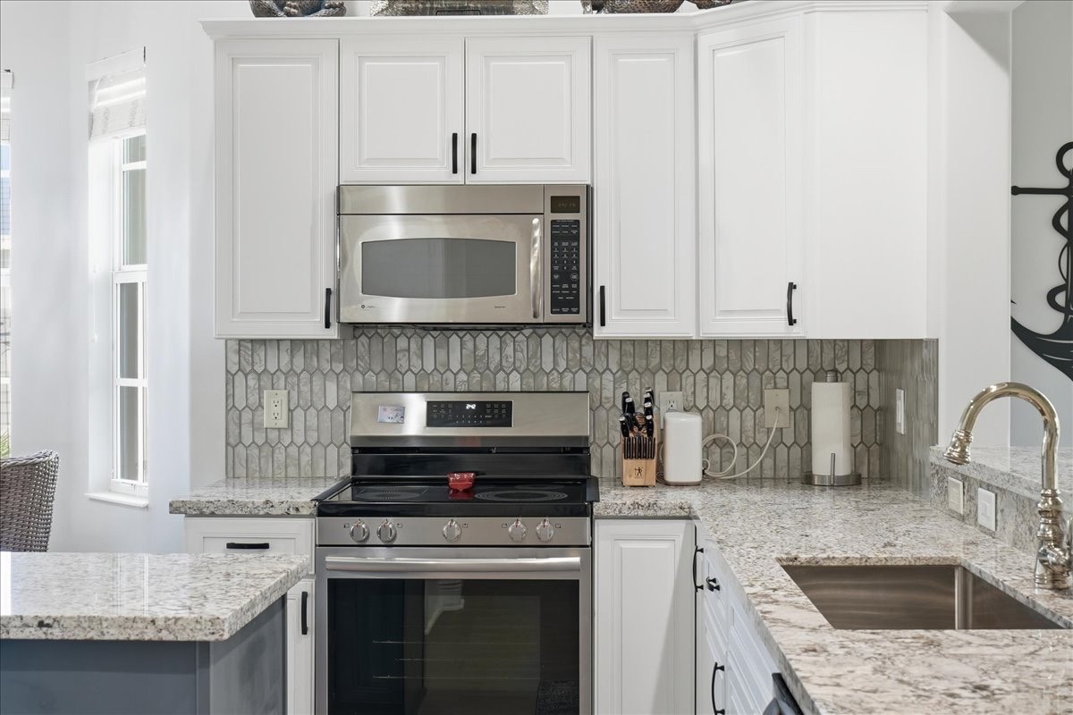 7842 Hawthorne Dr, #1703, Naples, FL 34113