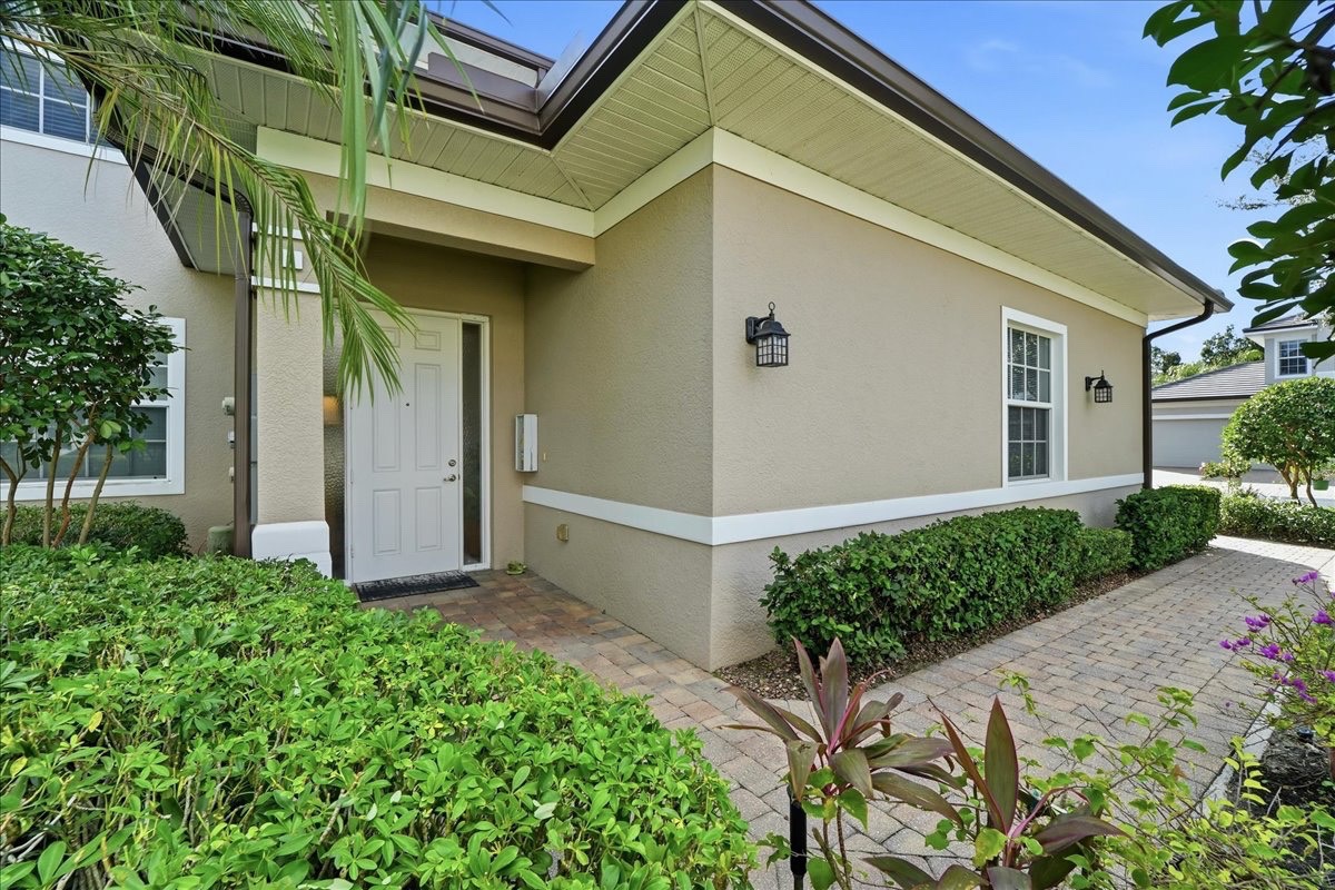 7842 Hawthorne Dr, #1703, Naples, FL 34113