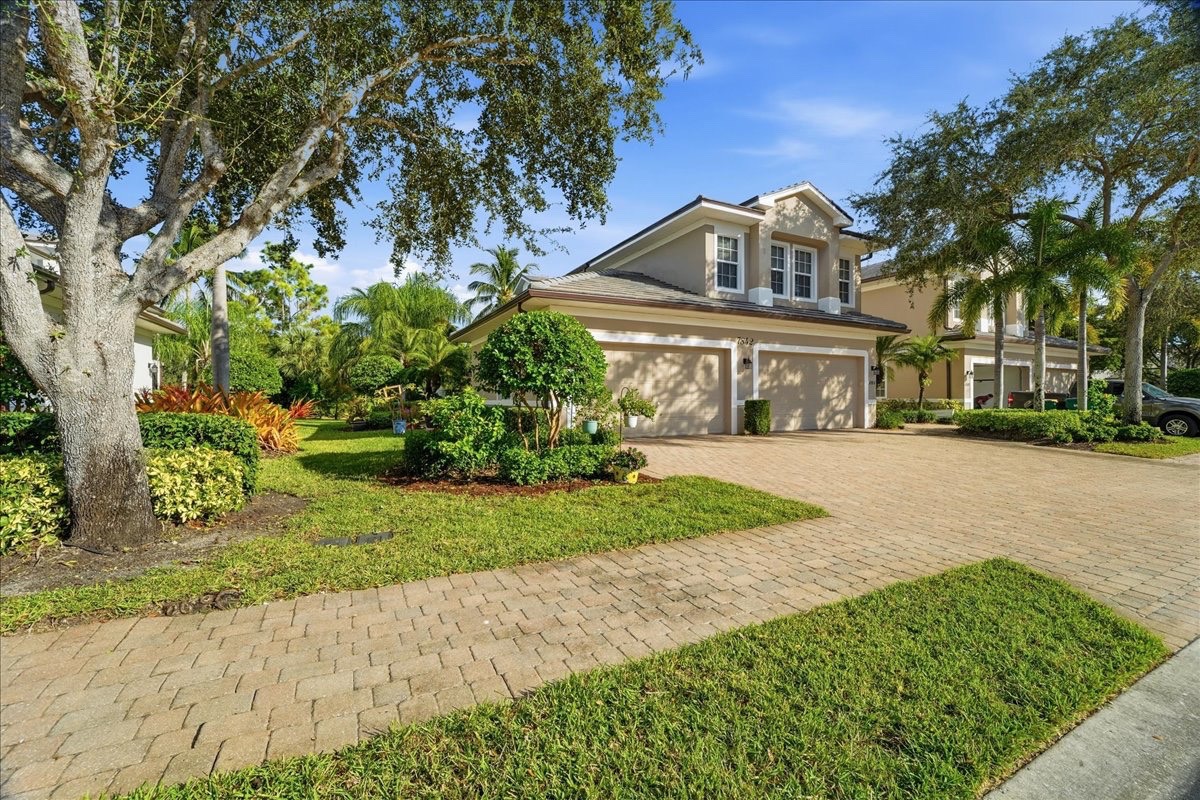 7842 Hawthorne Dr, #1703, Naples, FL 34113