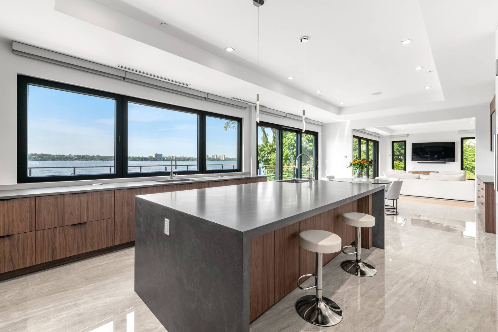 4 Shorecliff Place