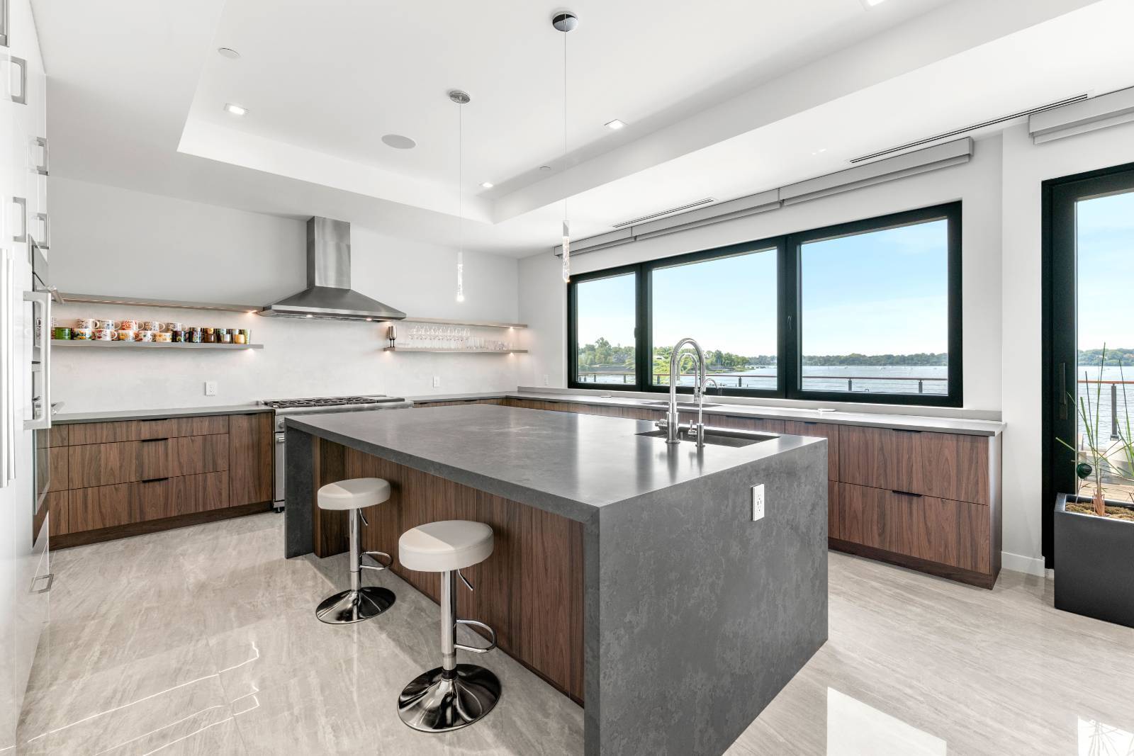 4 Shorecliff Place