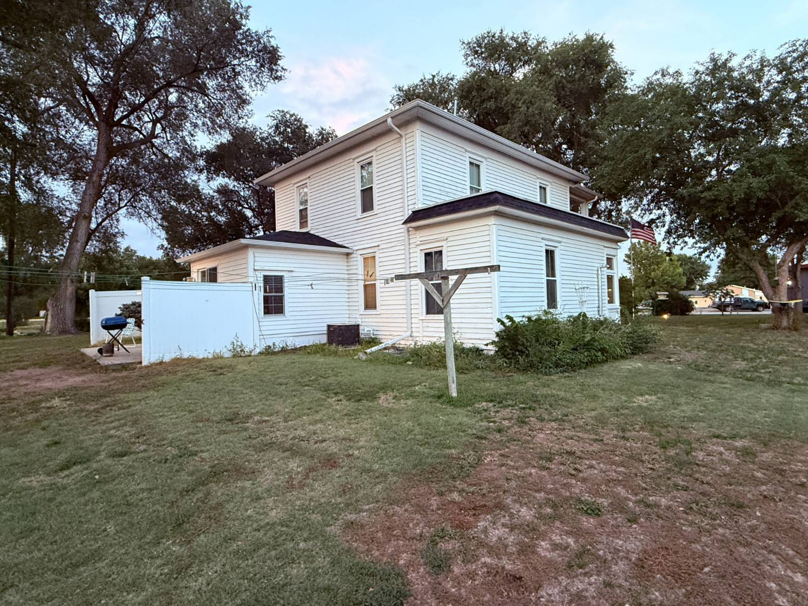 Photo 6 of 33 of home listing at 206 Washington Street, Stuart, NE 68780