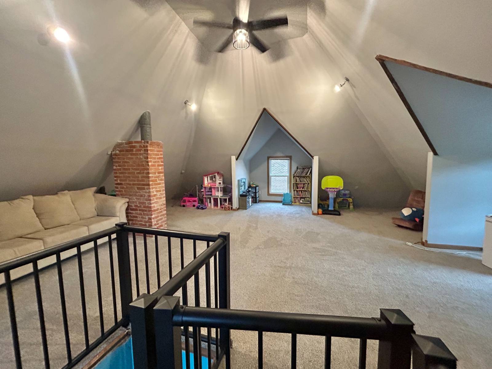 Photo 16 of 19 of home listing at 505 L Street, Neligh, NE 68756