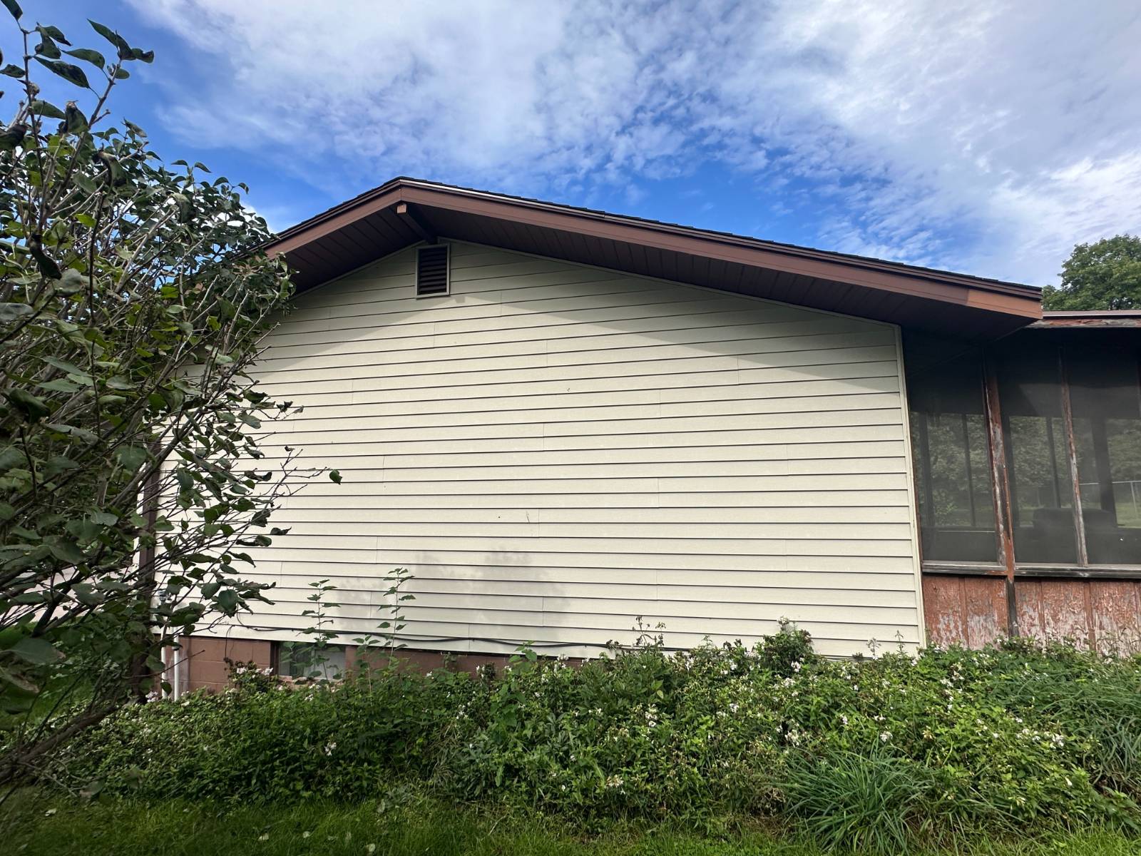 4011 Fairacres Mach1 Realty